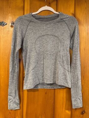 lululemon athletica Heather Gray Long-Sleeve Performance Top